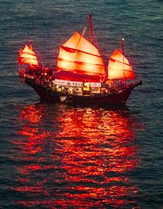 Hong-Kong---Kowloon-ship-in-harbor