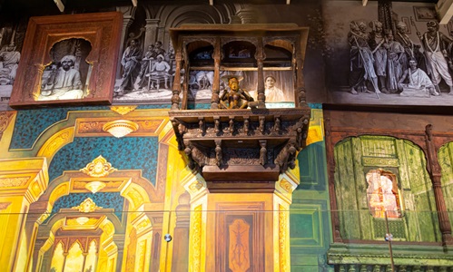 India-Mumbai-Airport-Art-Display-1